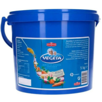Profesyonel şeflerin ve ev aşçılarının mutfaklarında vazgeçilmez bir yere sahip olan Vegeta Sebzeli Baharat Çeşni 5 kg, yemeklerinize doğal sebzelerin zengin aromasını katarak eşsiz bir lezzet deneyimi sunuyor. Özenle seçilmiş sebzeler ve baharatların mükemmel uyumuyla hazırlanan bu çeşni, çorbadan pilava, et yemeklerinden makarnaya kadar mutfağınızdaki her tarifte kullanabileceğiniz çok yönlü bir ürün. Ekonomik 5 kg'lık ambalajıyla hem profesyonel mutfaklar hem de evde çok yemek yapanlar için ideal bir seçim.
